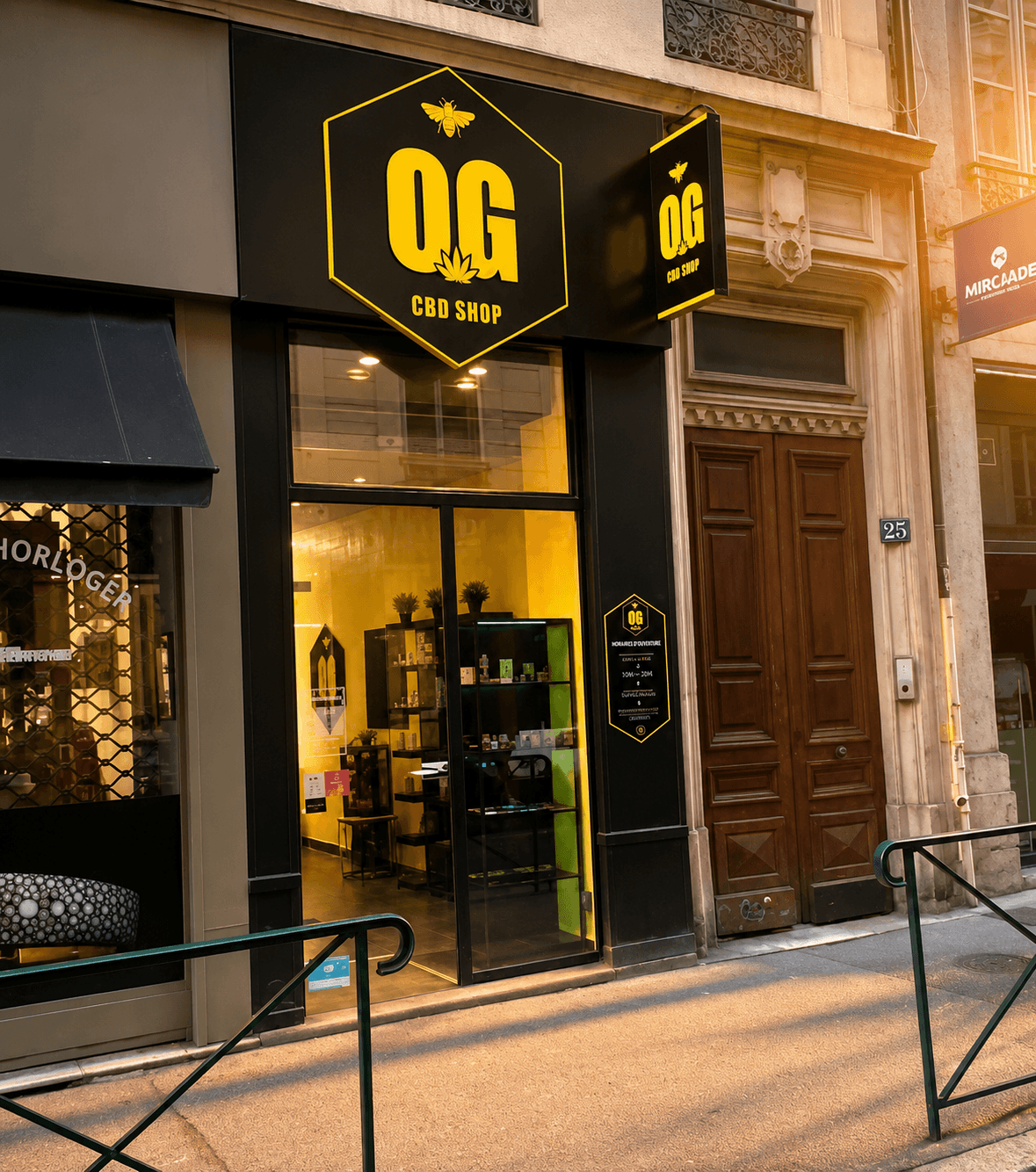 Façade de la boutique OG CBD SHOP Lyon 2 au 25 rue des Remparts d'Ainay à Lyon